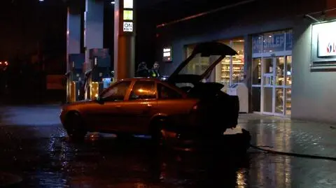 Kierowca wyrwał dystrybutor na stacji paliw