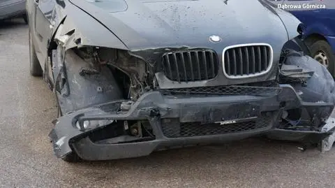 Pijany kierowca staranował na parkingu 11 samochodów