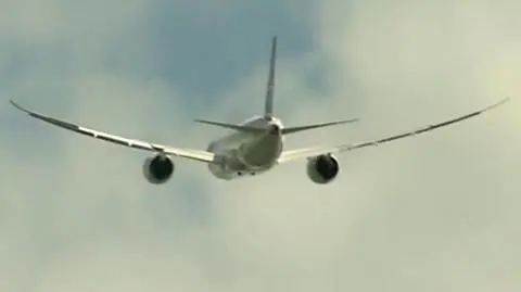 Pasażer twierdzi, że włamał się do komputera samolotu 