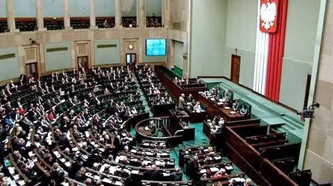 Maleje przewaga PO nad PiS