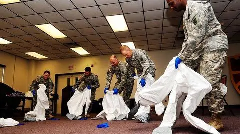 Pentagon wycofuje żołnierzy z krajów dotkniętych ebolą