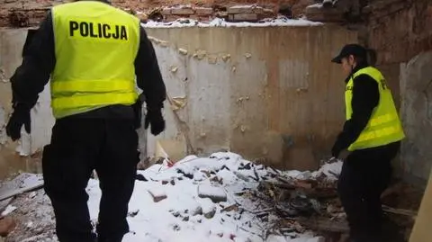 Policjanci uratowali przysypanego śniegiem mężczyznę