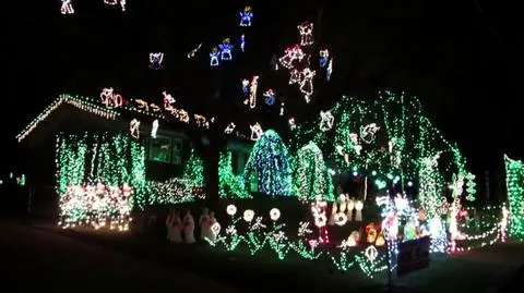 Świąteczne iluminacje to źródło sporej części sztucznego oświetlenia