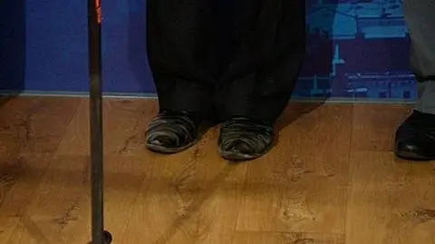 Pawlak na konferencji w... brudnych butach