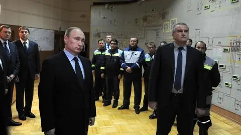 Putin z wizytą na Krymie. Uruchomił most energetyczny 	