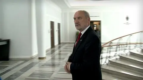 Antoni Macierewicz mówił o konieczności wyjaśnienia katastrofy smoleńskiej w Dęblinie