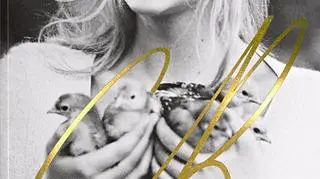 Pierwszy numer magazynu firmowanego przez Carine Roitfeld - "CR Fashion Book" - wydano w 50 tys