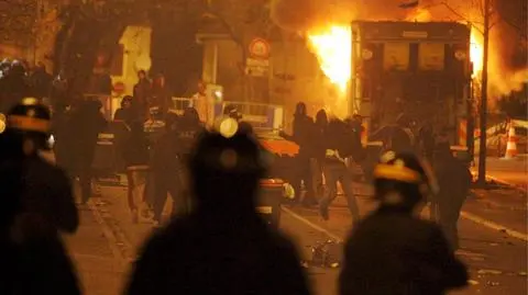 Francja: Sześciu policjantów w ciężkim stanie