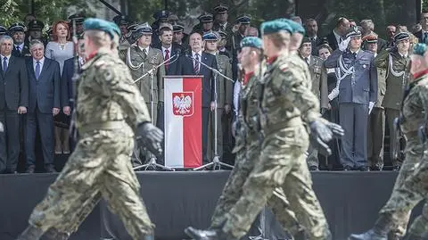 Szeremietiew krytykuje to, jak MON tworzy obronę terytorialną (nagranie wystąpienia Macierewicza na promocji pierwszych oficerów WOT)