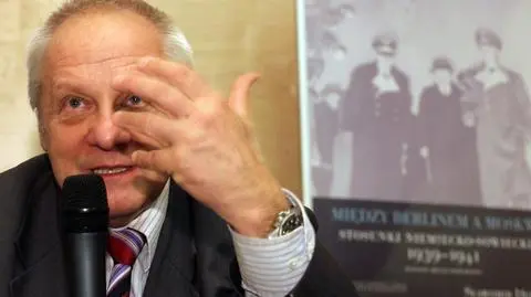 Czy ten człowiek nie rozumie, że społeczeństwo odrzuciło retorykę PiS? - tak wystąpienie prezesa PiS Jarosława Kaczyńskiego skomentował dla TVN24 Stefan Niesiołowski z PO.