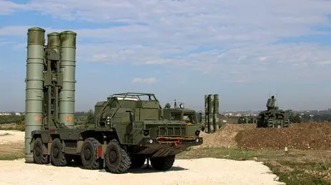 Rosyjskie wyrzutnie rakiet ziemia-powietrze S-400