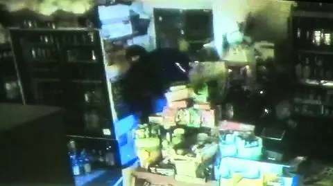 Ziemięcice. Wjechali do sklepu samochodem i ukradli papierosy