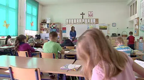 "Wracamy do pomysłu, że jest jedyny słuszny podręcznik"