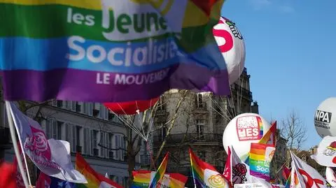 Francja: Mało chętnych na małżeństwa homoseksualne