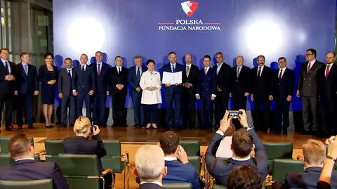 Polska Fundacja Narodowa płaciła za byłego doradcę Antoniego Macierewicza