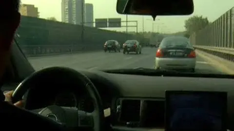 Pędzące auto nie hamuje. Co robić?