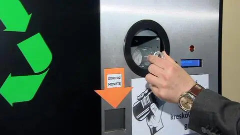 The recycling machine pays out 10 groszy for each used plastic PET bottle
