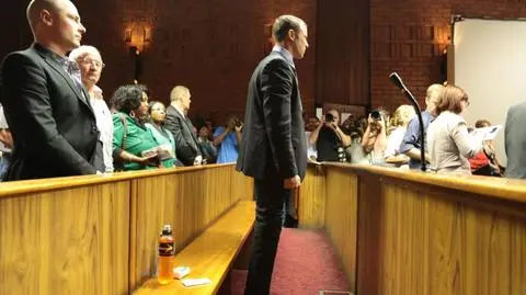 Kolejny dzień rozprawy Pistoriusa bez finału, ale z sensacyjnym zwrotem
