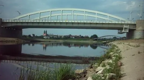 Widok na most św. Rocha. W tle Ostrów Tumski i katedra