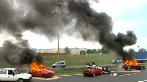 Strażacy ćwiczą tragedię - na autostradzie korek