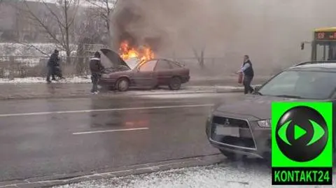 Auto w ogniu. Kierowca ZTM ruszył na pomoc
