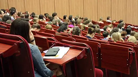 Coraz więcej polskich studentów kształci się za granicą