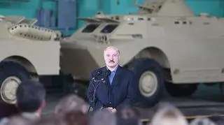 Łukaszenka z wizytą w zakładach zbrojnych w Borysowie