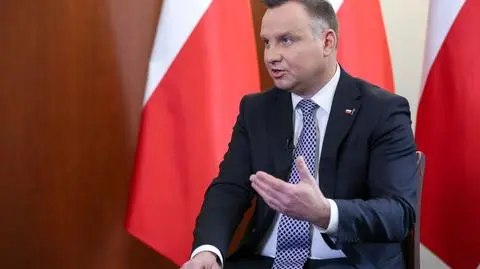 Prezydent był krytykowany za swoje wcześniejsze słowa o "sędziach splamionych czasami komuny". (Materiał "Faktów" z 27 grudnia)