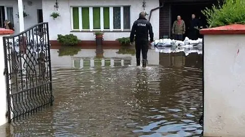 Wciąż walczą z wodą. Zalane drogi i gospodarstwa
