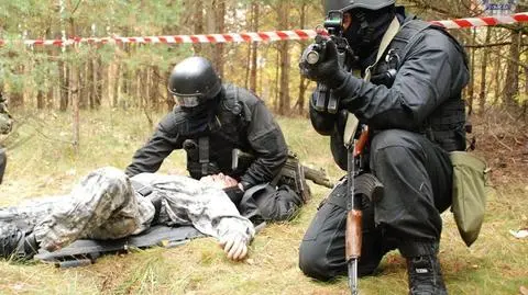 Odbijają statek i ratują rannych. Ćwiczenia sił specjalnych