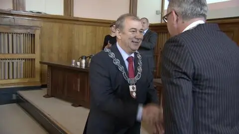 "Tańsze bilety i likwidacja straży miejskiej".
Jerzy Wilk rozpoczął urzędowanie 
