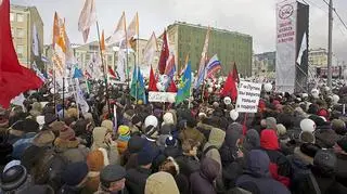 Rosjanie są bardziej niezadowoleni, jednak masowo nie wychodzą na ulice 