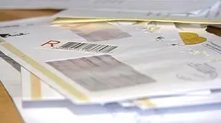 Polecone listy znalezione na klatce schodowej. Prokuratura szuka odpowiedzialnego