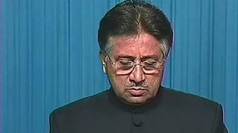 Musharraf rezygnuje z przywództwa armii