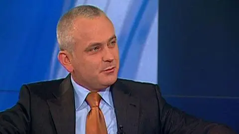 Julia Pitera zajmuje się żelem pod prysznic jednego z ministrów, a zapomina, że są znacznie poważniejsze sprawy dotyczące korupcji - uważa b. minister obrony narodowej Aleksander Szczygło, gość poranka w TVN24. (TVN24)