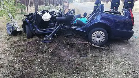 Jej mąż nie przeżył, ona czekała przy nim na pomoc. Zmarła w szpitalu