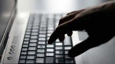 Zmuszał do seksu online. Udawał Biebera