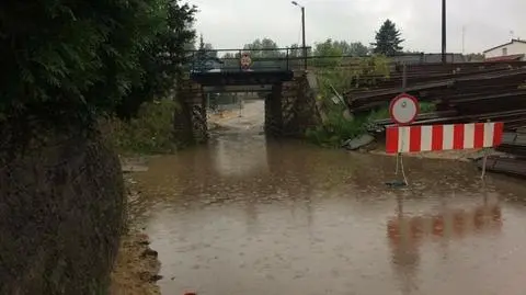 Wiadukt w remoncie, przejście zalane, mieszkańcy odcięci od świata