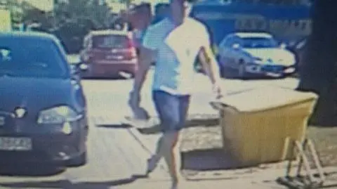 Napad na bank w Śremie, policja szuka sprawcy