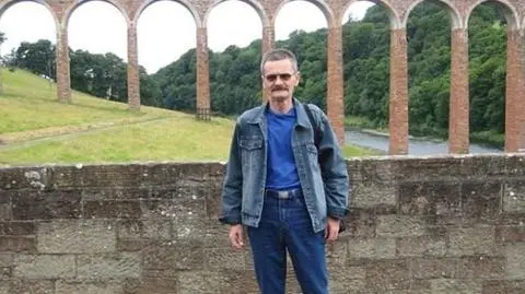 Pacjent zniknął ze szpitala po operacji. Ma zanik pamięci