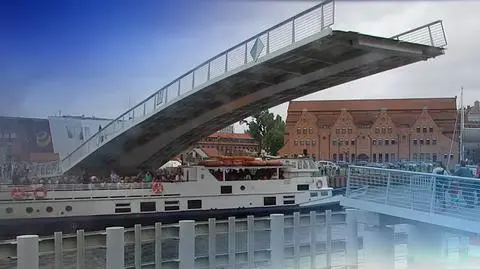 Luckily no one got hurt, however, had the drawbridge been lowered seconds earlier, many people would have got hurt
