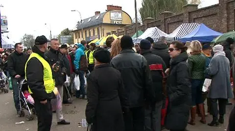 Przepychanki na cmentarzu