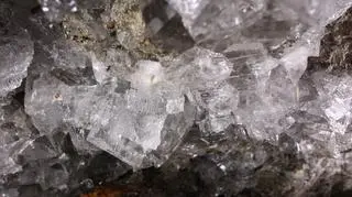 Sześcienne kostki są przejrzyste, długość ich krawędzi dochodzi do 20 cm