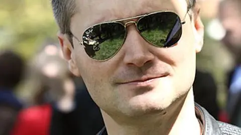 Wałęsa odłączony od respiratora 
 "Uzdrawia się z Bożą pomocą"