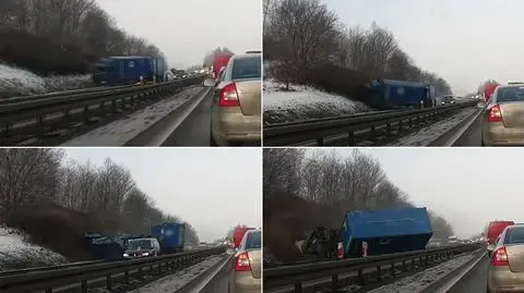 Moment wypadku ciężarówki na obwodnicy Trójmiasta