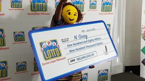 Wygrana w Super Lotto. Odebrała nagrodę z emoji na twarzy