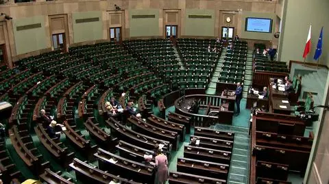 Wysłuchanie informacji w sprawie nagród dla rządu Beaty Szydło odbyło się przy niemal pustych ławach 