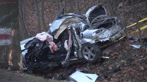 Tragiczny wypadek pod Wałbrzychem: dwie osoby nie żyją