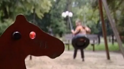 Goście TVN24 o pedofilii z perspektywy ofiary i oprawcy