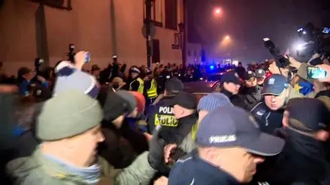 Blokowali wjazd na Wawel, sąd umorzył postępowanie. Zażalenie policji
